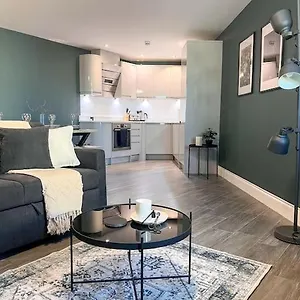  Apartment Central - 5 Min Walk From Beach And Pier And Within Walking Distance Of The Train Station - Sleeps Up To 6 Guests! United Kingdom